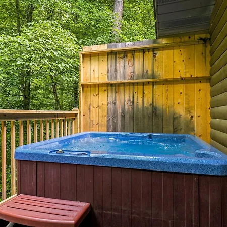 Bear Mountain Hollow-Free Dollywood Ticket- Cozy Cabin With A Hot Tub, Arcade & Deck Close To Town-3